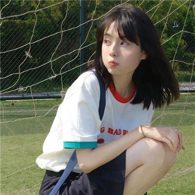 窗中女孩